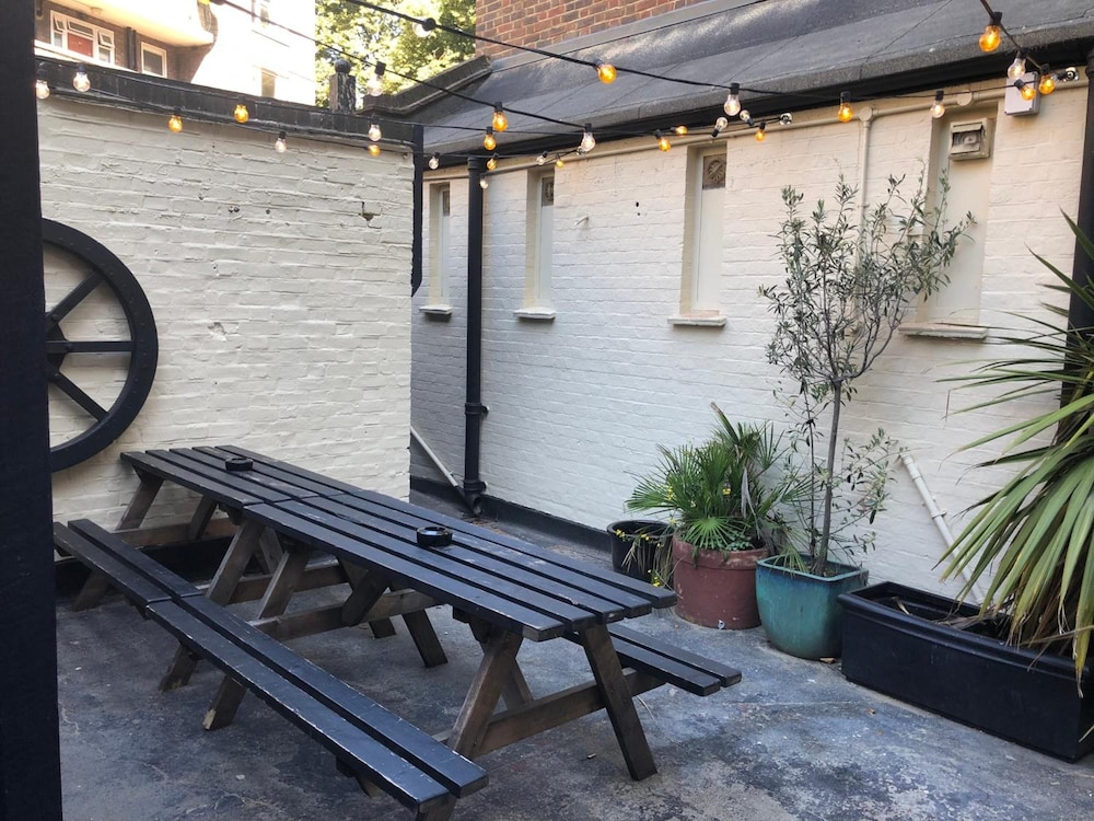 PubLove @ The Steam Engine - Hostel