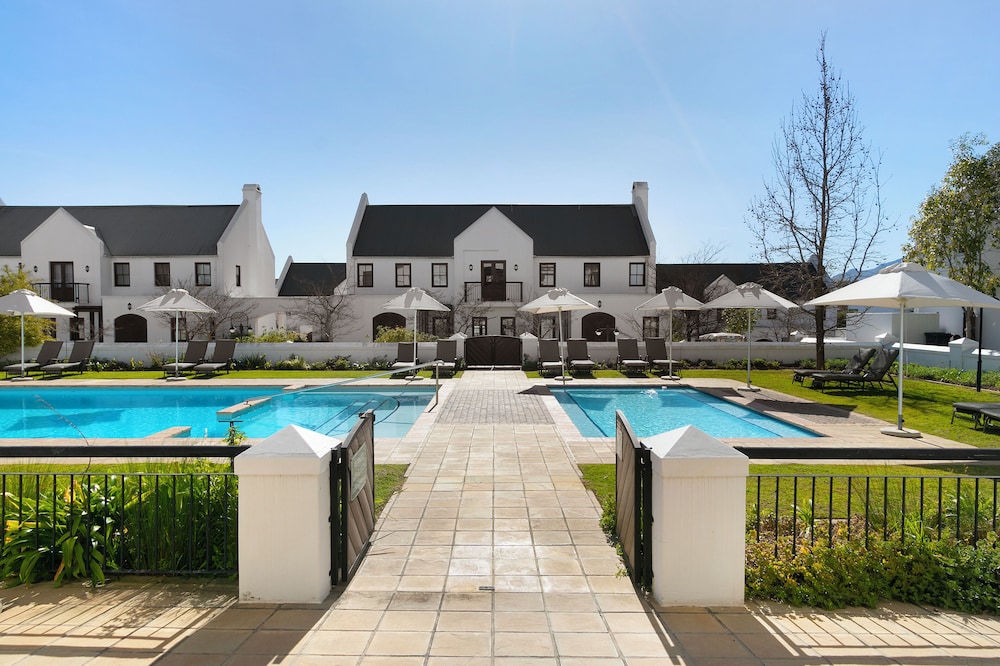 Winelands Golf Lodges at De Zalze