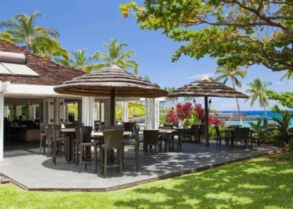 Walk to Restaurants/shopping - Excellent Golf Course Views - Private Beach Access - Vrkcv