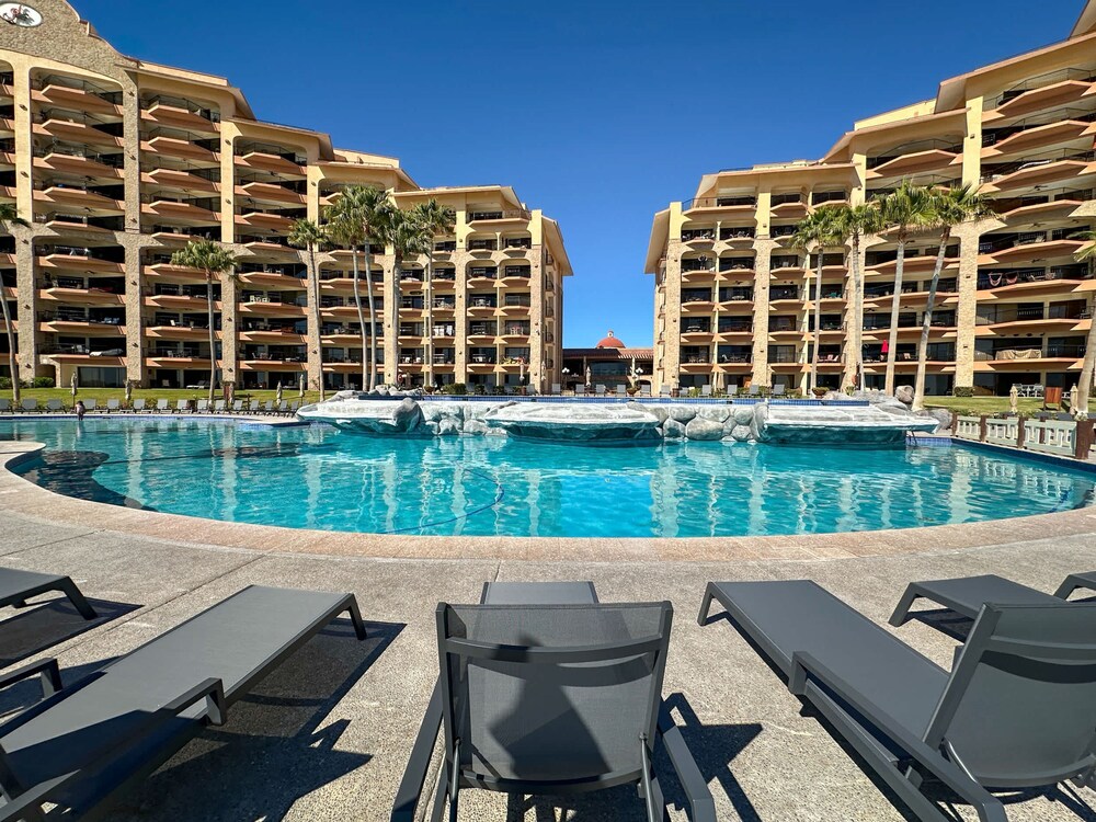 Steps to Sandy Beach Pool Renovated 2BR Condo