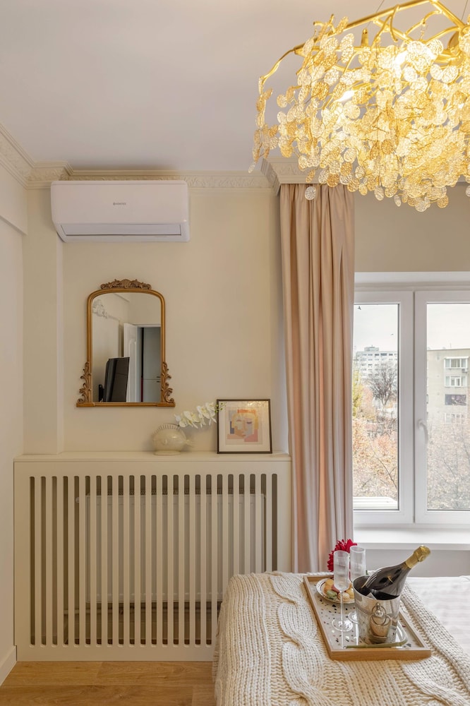 Parisian-Inspired 1BR in the Heart of Bucharest - Balcony, AC & Fully Equipped