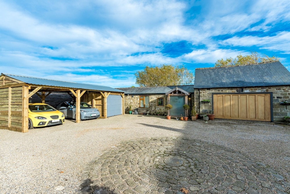 Meagill Cottage, Sleeps 4 With Hot Tub & Parking