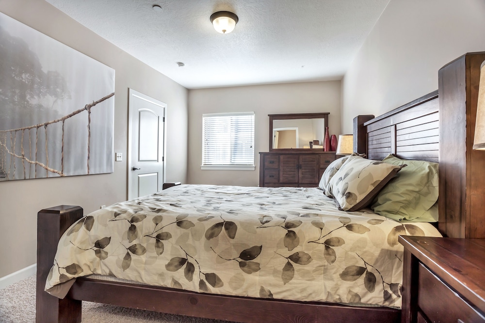 Citifront B 3 Bedroom Condo by RedAwning
