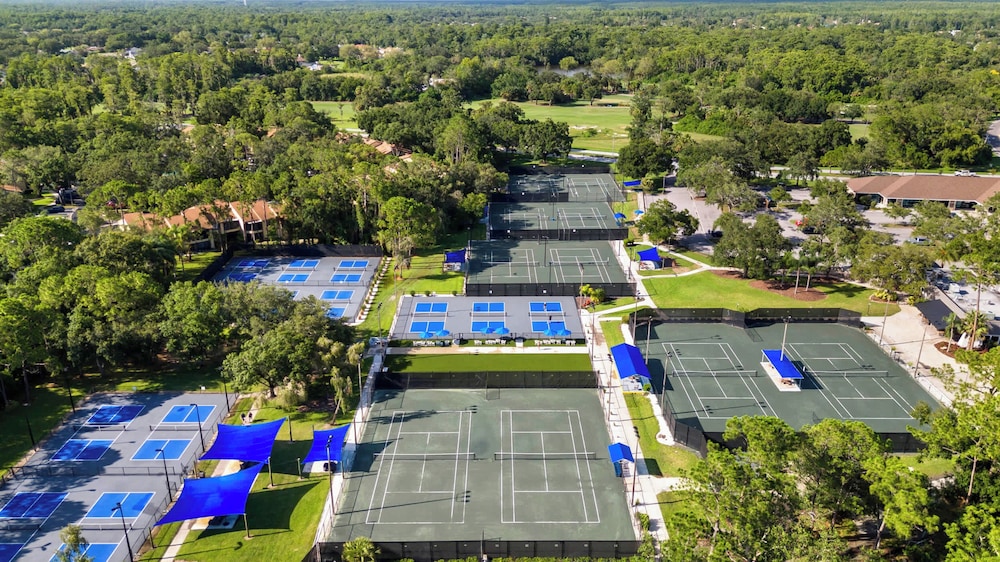Modern Lakeside Condo 2 Bed, 2 Bath Oldsmar, FL
