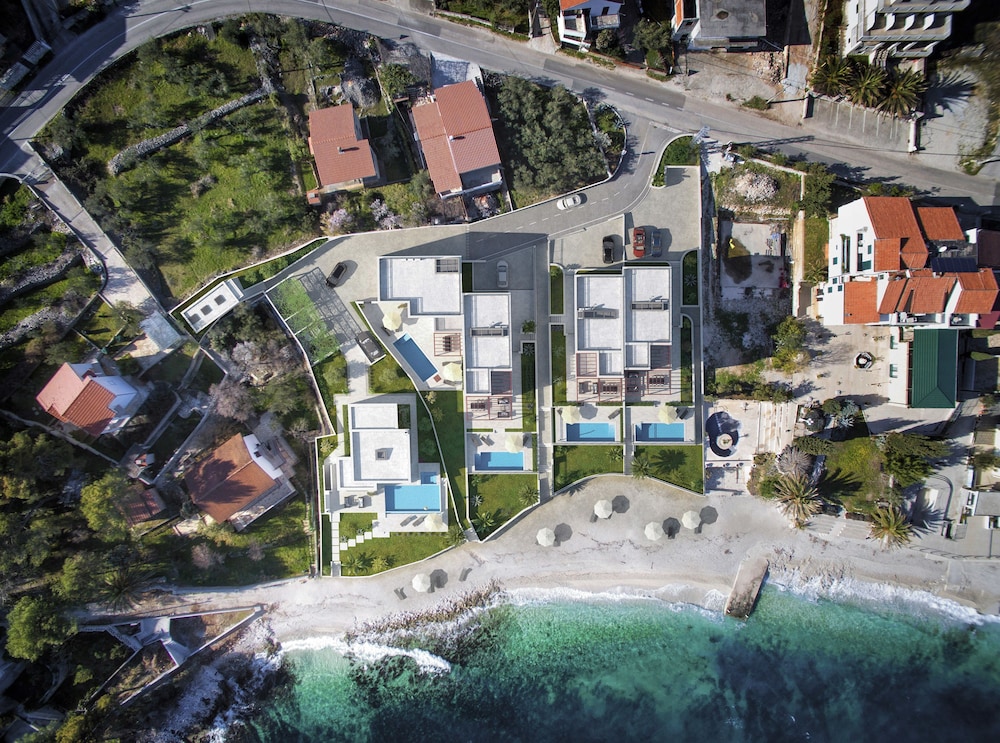 Acadia Beach Villas & Apartments, Slatine