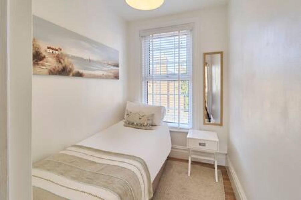 Host Stay Grosvenor Hill view 5