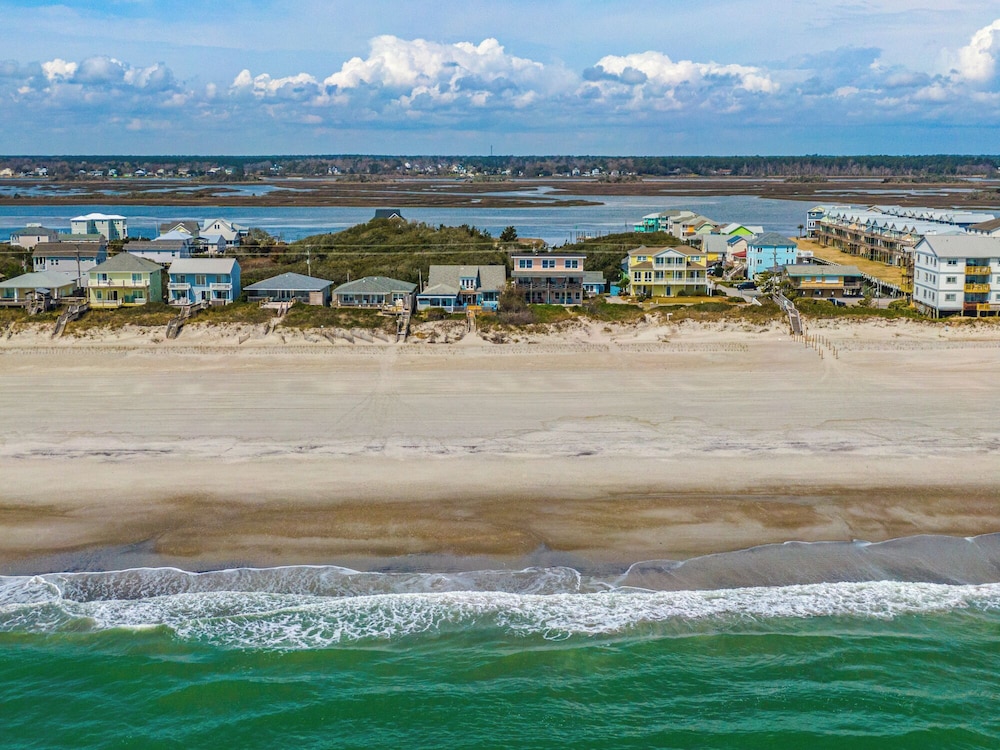 Surfside Cottage by Topsail Realty