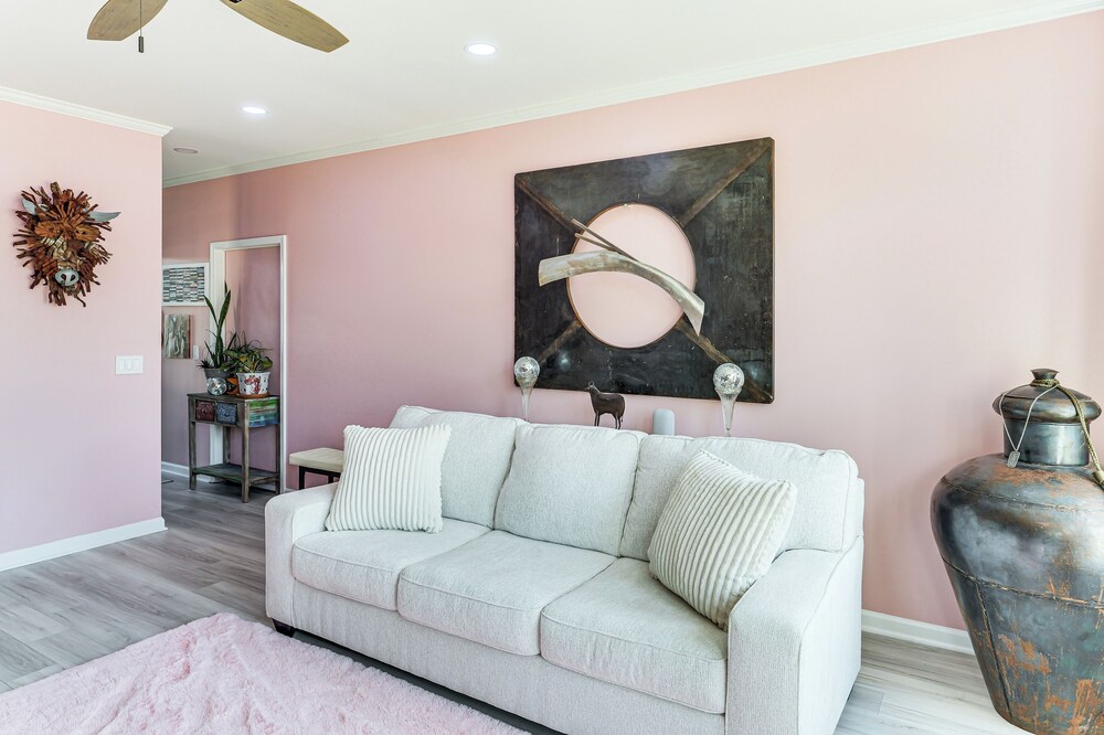 Island Vibes: Home w/ Fire Pit in Murfreesboro!