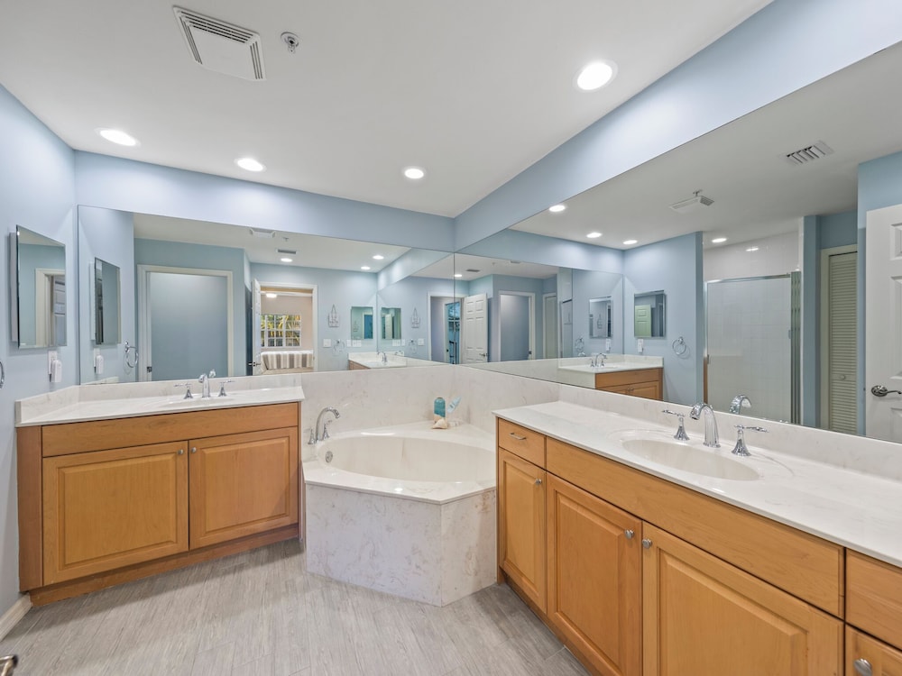 Bella Lago 324 by Distinctive Beach Rentals