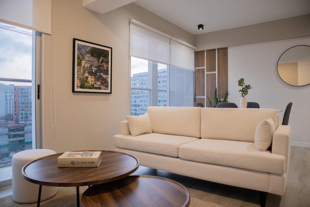 w Minimalist 2BR w Balcony in Barranco