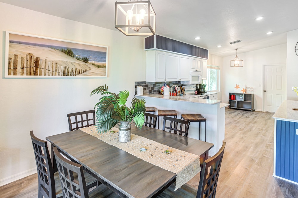Swim, Golf & Hike: Family Home in Rotonda West!