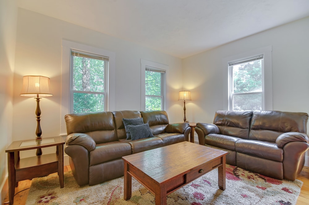 7 Mi to Cranmore Ski Resort! Family Escape w/ Yard