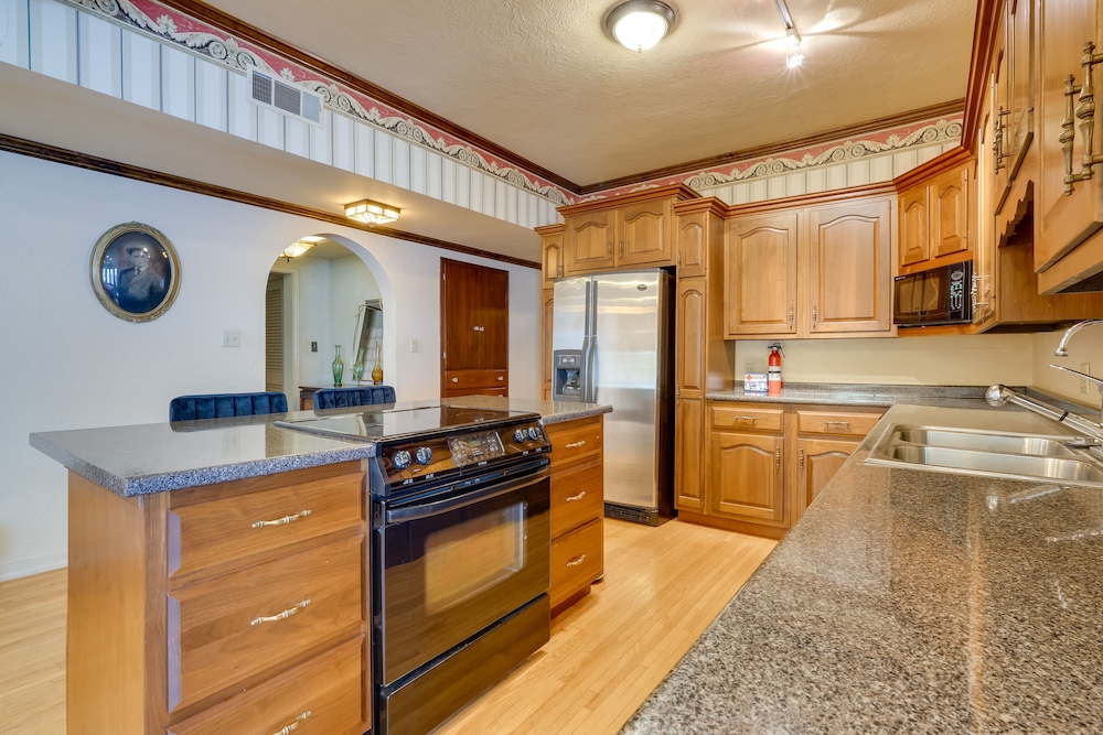 Historic Auburn Home w/ Theater & Yard! view 4