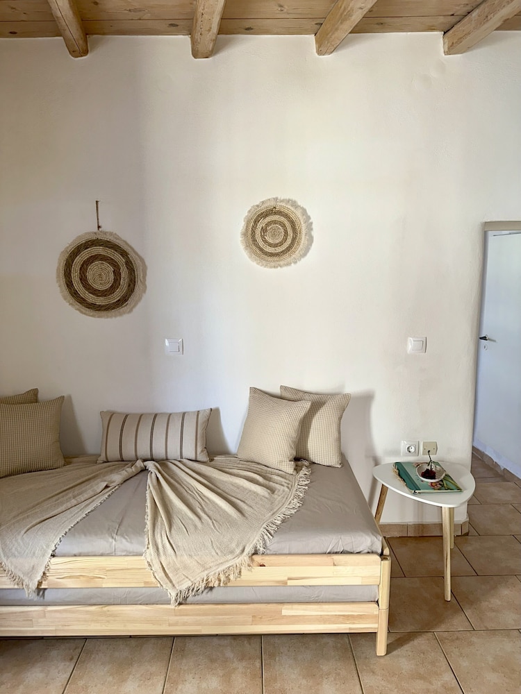 Nesa Paros
