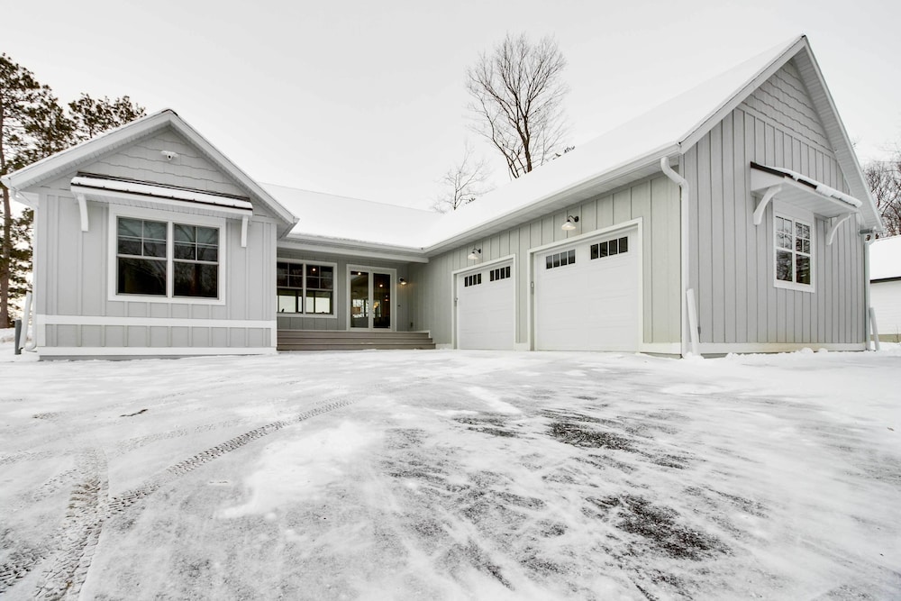 Luxury Serpent Lake Home w/ Gourmet Kitchen! view 5