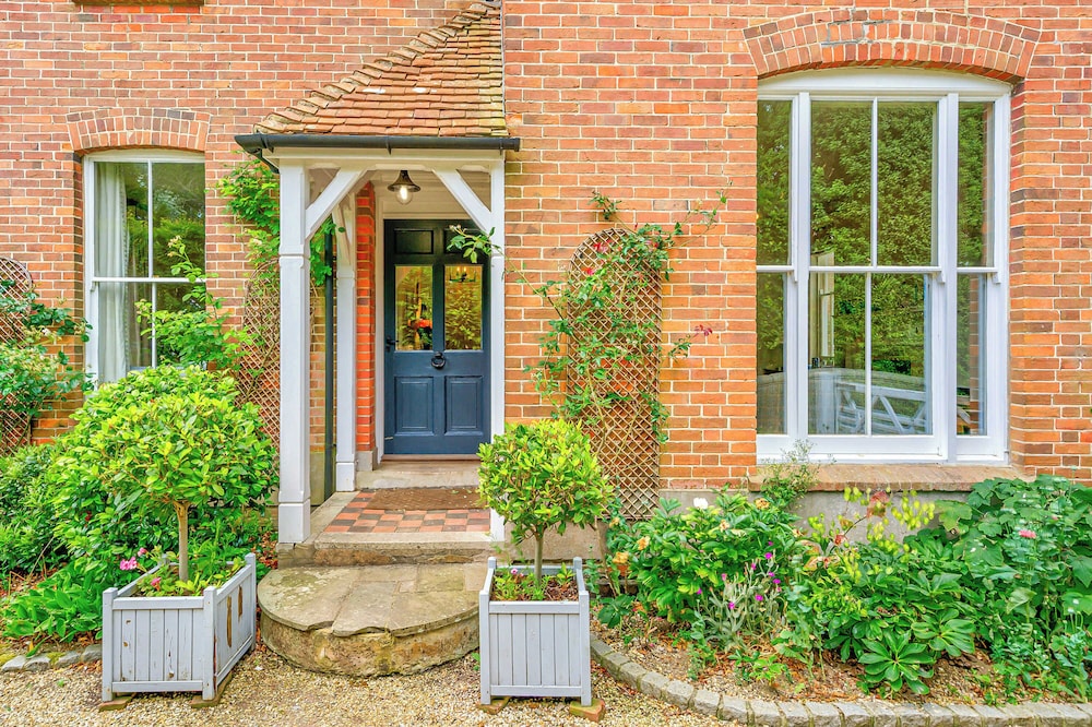Victorian House Sleeps 14 Pool and Gardens