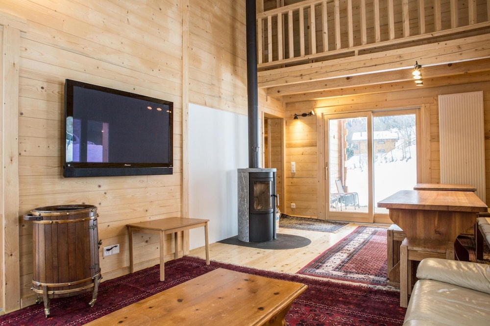 Rosaline - Large and Cosy Swiss Chalet With Beautiful Views