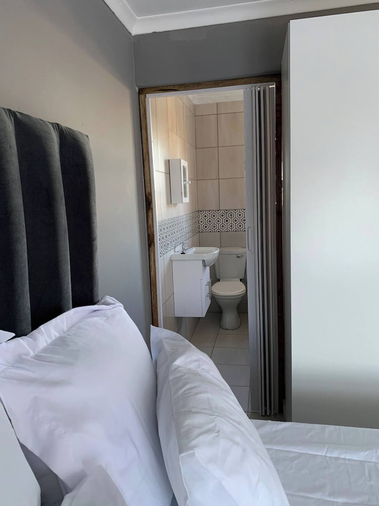 Room in B&B - Beach View, En-suite Bedroom4