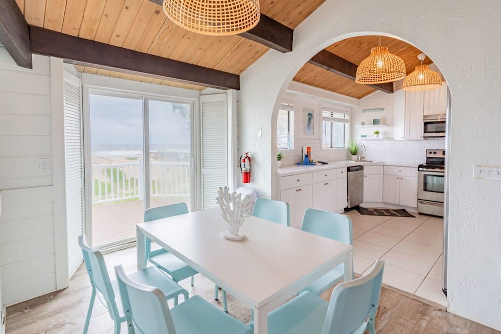Pelican Beach Private Ocean Front Beach House- Sleeps 10 Bring Your Surf Boards