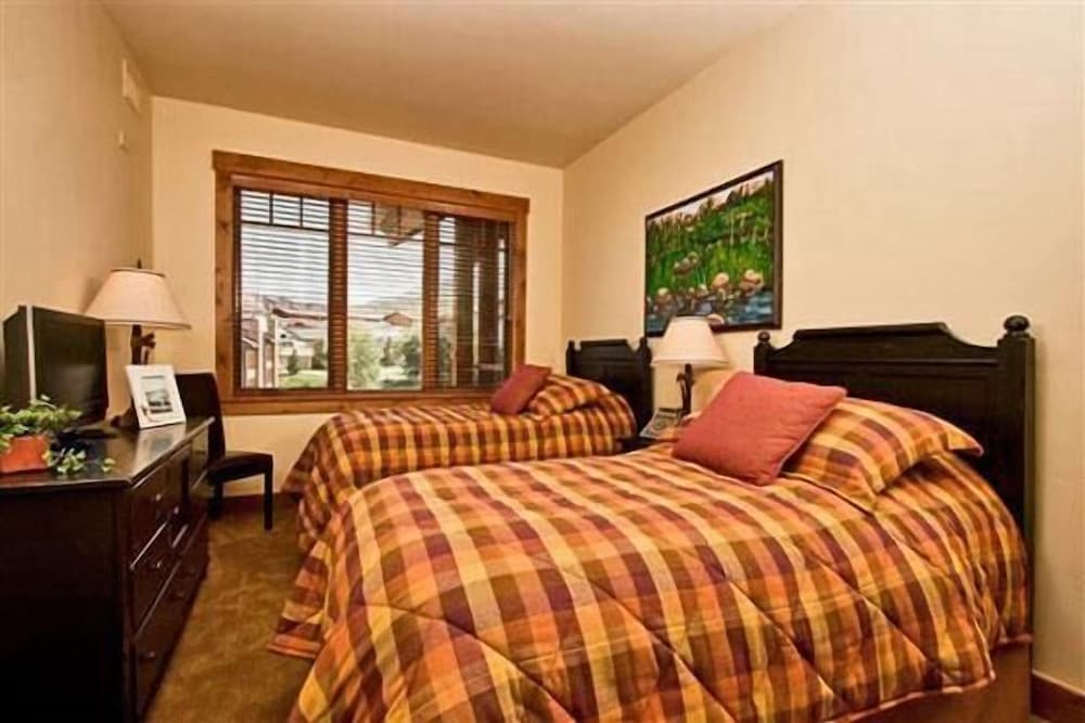5305 Emerald Lodge, Trappeur's Crossing Apartment 4