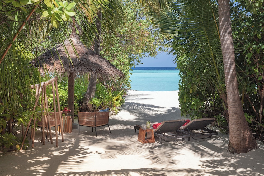 NH Collection Maldives Havodda Resort