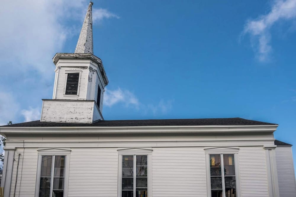 Cozy 2 BR by River- Crooked Steeple Hall