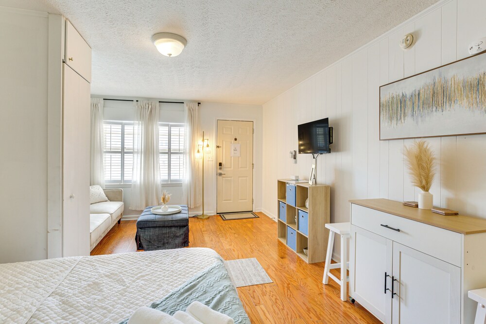 Walk to North Myrtle Beach: Studio w/ Pool Access!