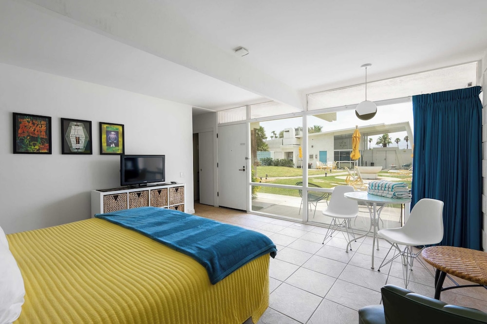 The Monkey Tree Hotel Buyout by Avantstay Entire Hotel Buyout! Funky Rooms w/ Modern Amenities!