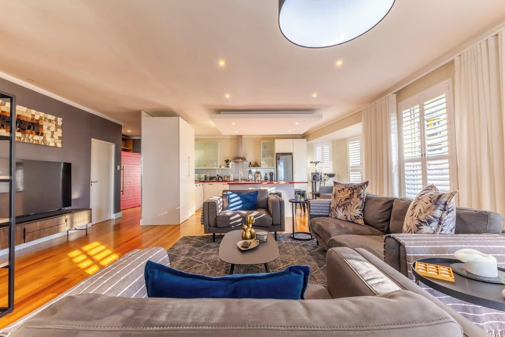Sea Point View 3bed Apartment Cornerstone Place