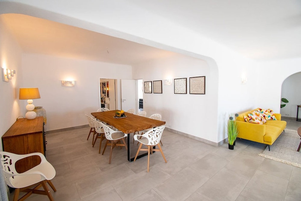 Lavanda Magnificent Five Bedroom Villa in Carvoe