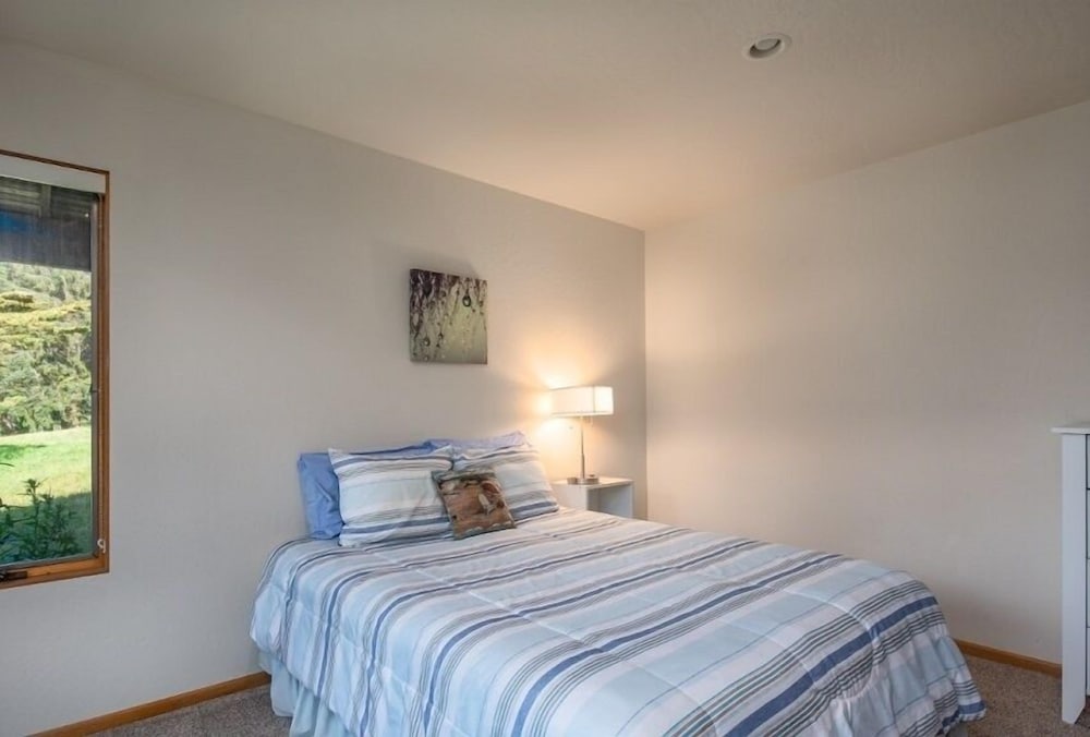 Moonshadow 3 Br home by RedAwning view 5
