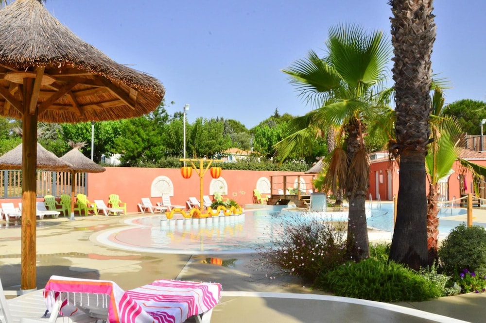 Mobilhome in Bessan With Terrace