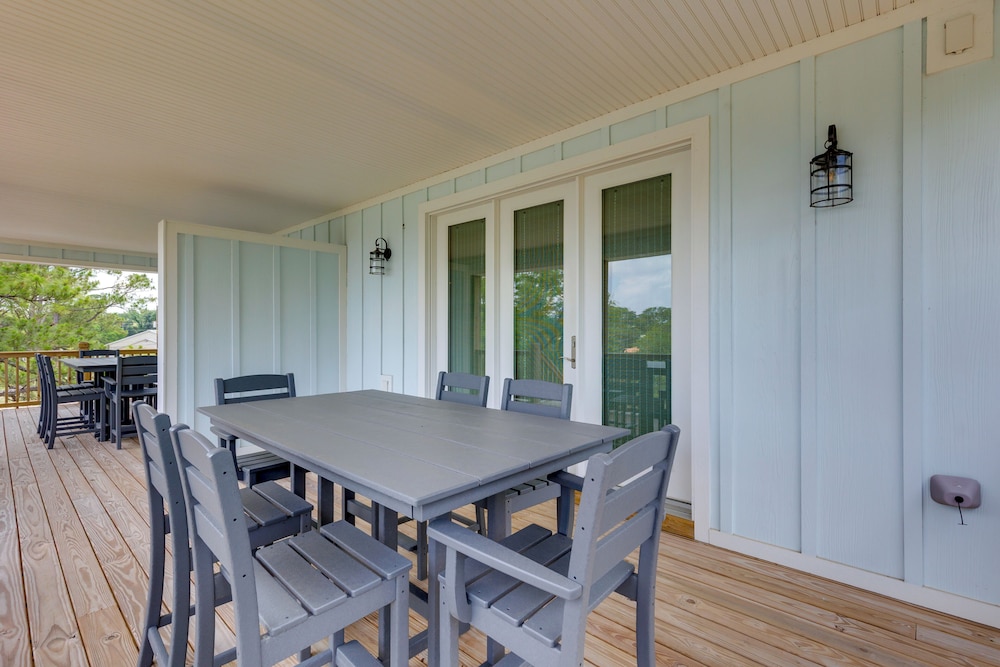 Luxe Family Condo w/ Gulf View in Dauphin Island!