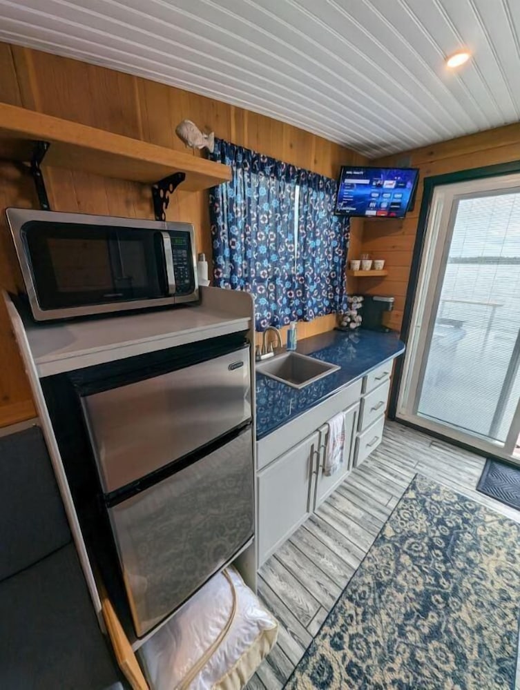 House Boat on Fife Lake