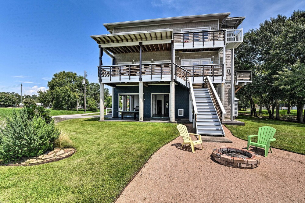 Secluded Seabrook Waterfront Home w/ Patio! view 2