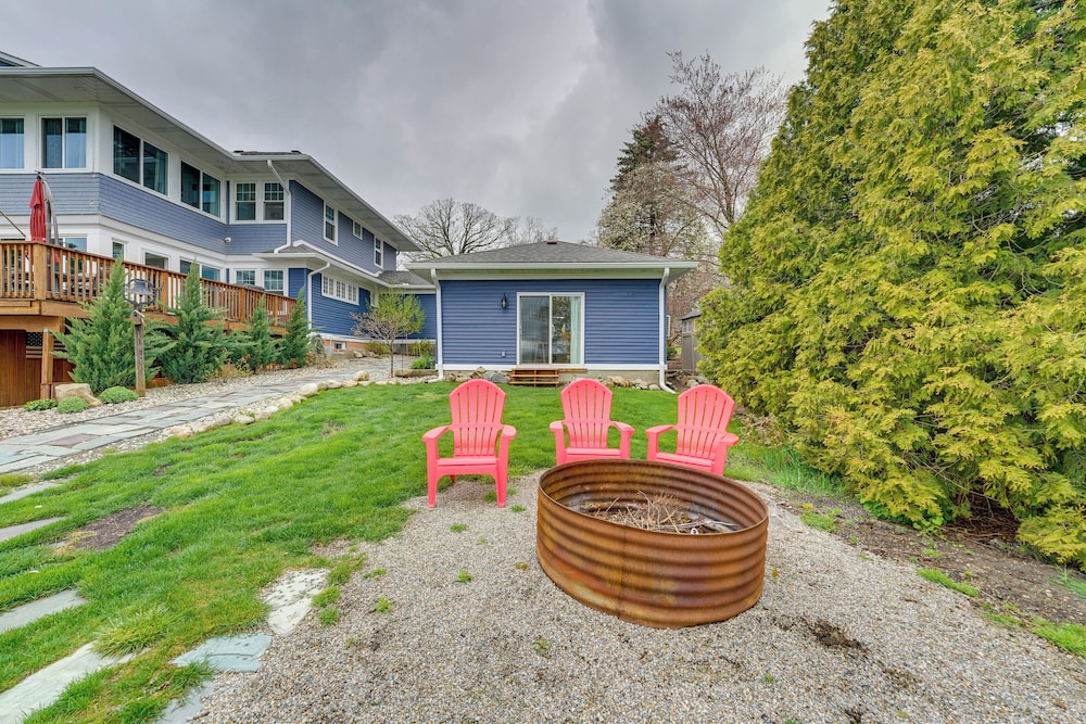 Serene Riverfront St. Clair Studio: Walk to Dtwn! view 2