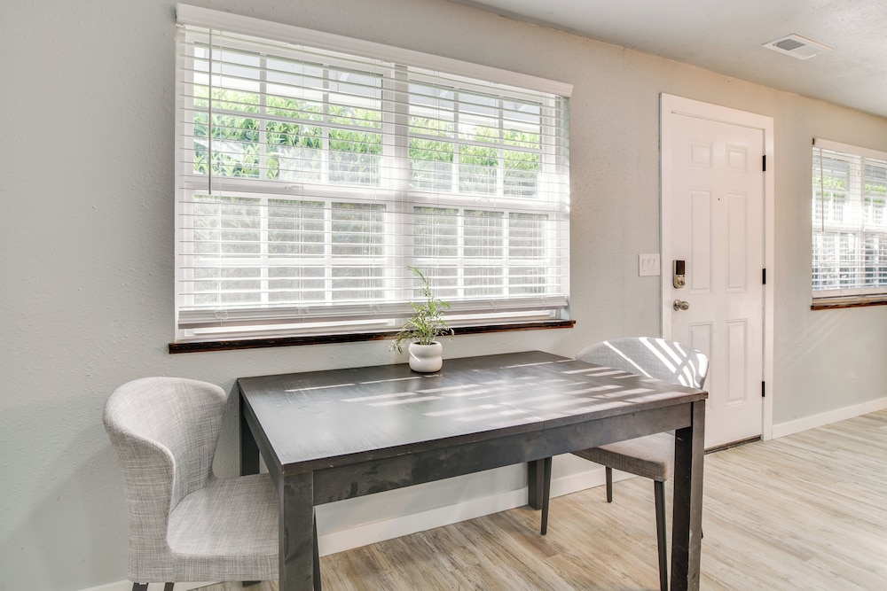 Walk to Dtwn Milwaukie: Family Gem w/ Creek Access