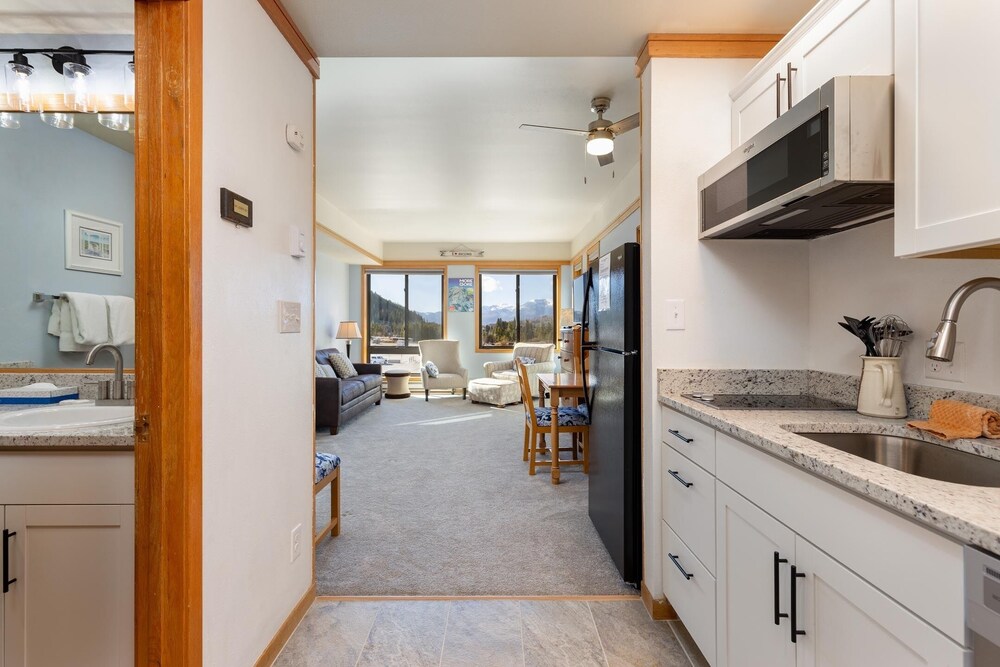 2756 Slopeside Condo
