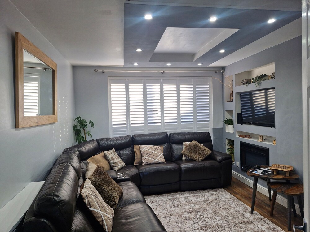 Beautiful Wythenshawe Home Near Airport With Garden & Parking Sleeps 5