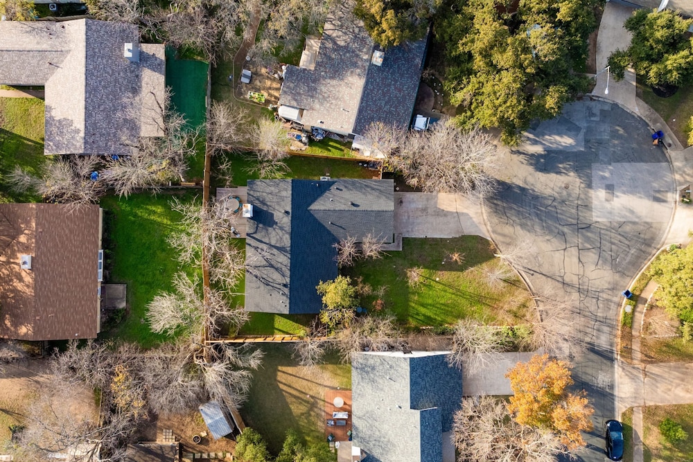 Private Yard w BBQ Games Steps to South Congress Barton Creek Clarksburg