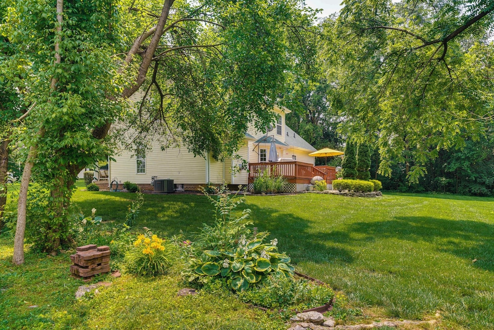 15 Mi to Louisville: Family Home w/ Private Yard!