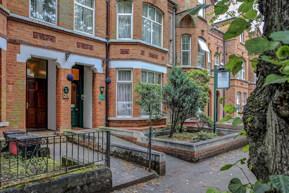 OYO Avenue House