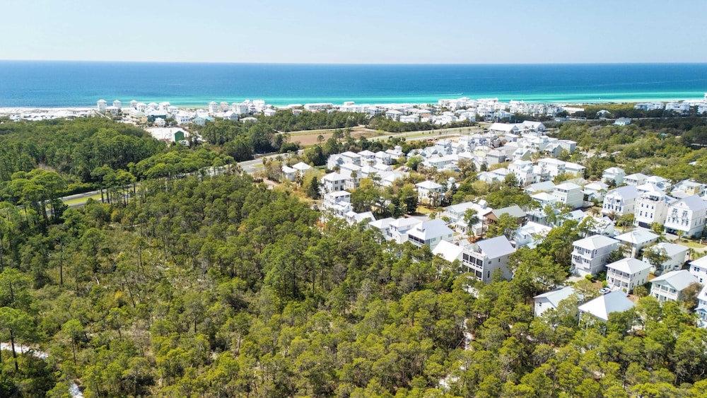 Near Inlet Beach Access&lake Powell, Pool, Patio Lounge G'day 30A by Avantstay
