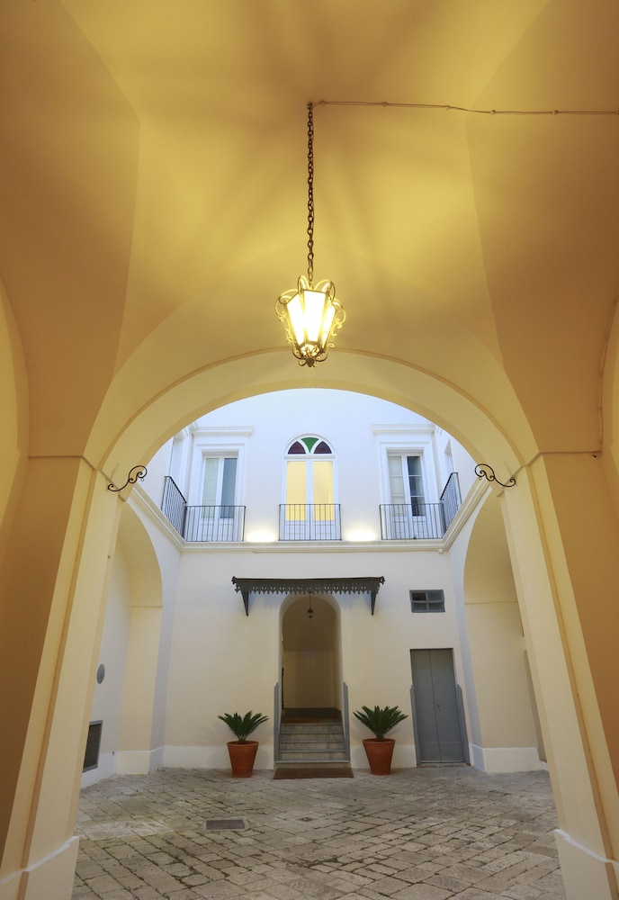 Personè Palace