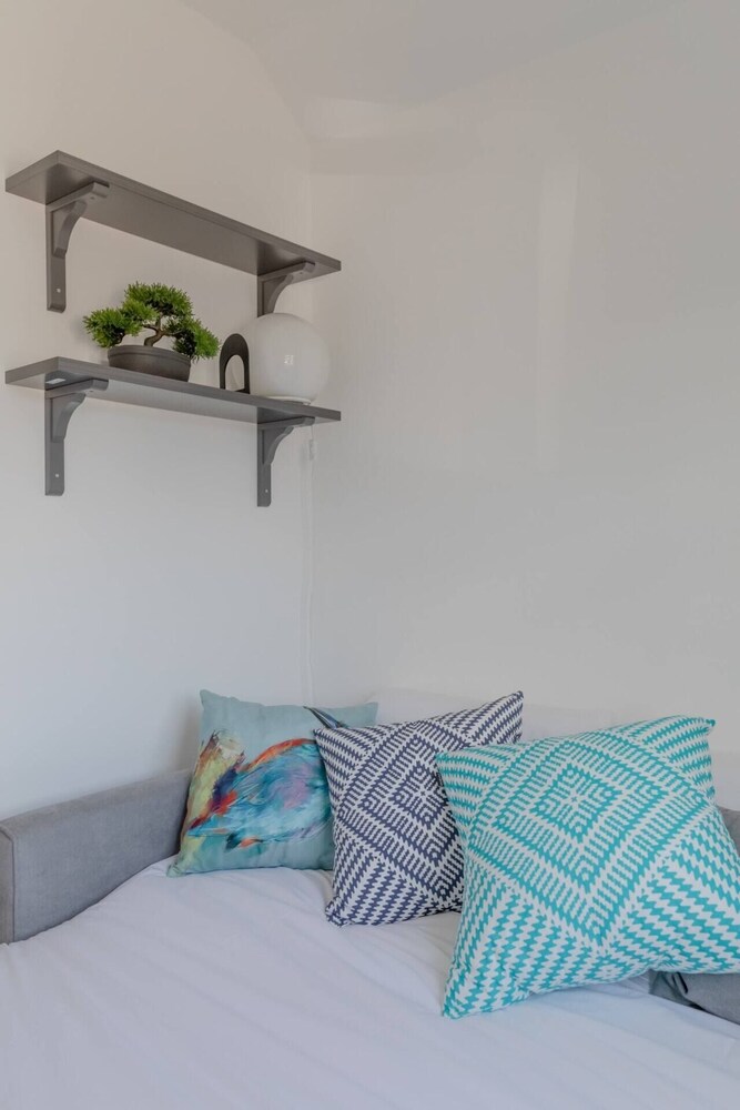 Modern & Spacious 3BD House - Canning Town