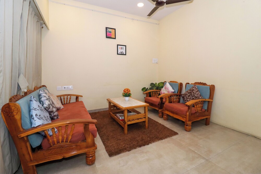 Pinaki Comfort Stay, Vile Parle - Near Airport