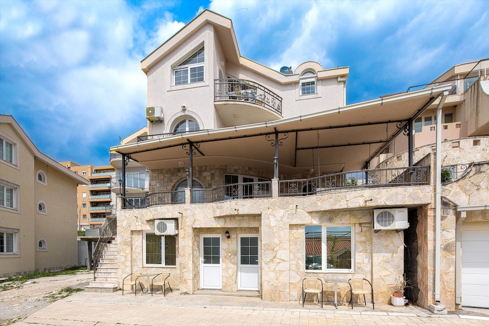 Hotel Adriatic Hill Apartments - Image 1