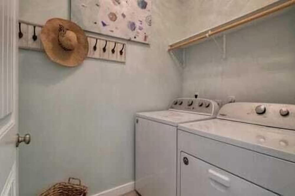 Sleeps 23, 2 Beachside Homes Resort Pool, Walk to the Beach, Balcony + Yard