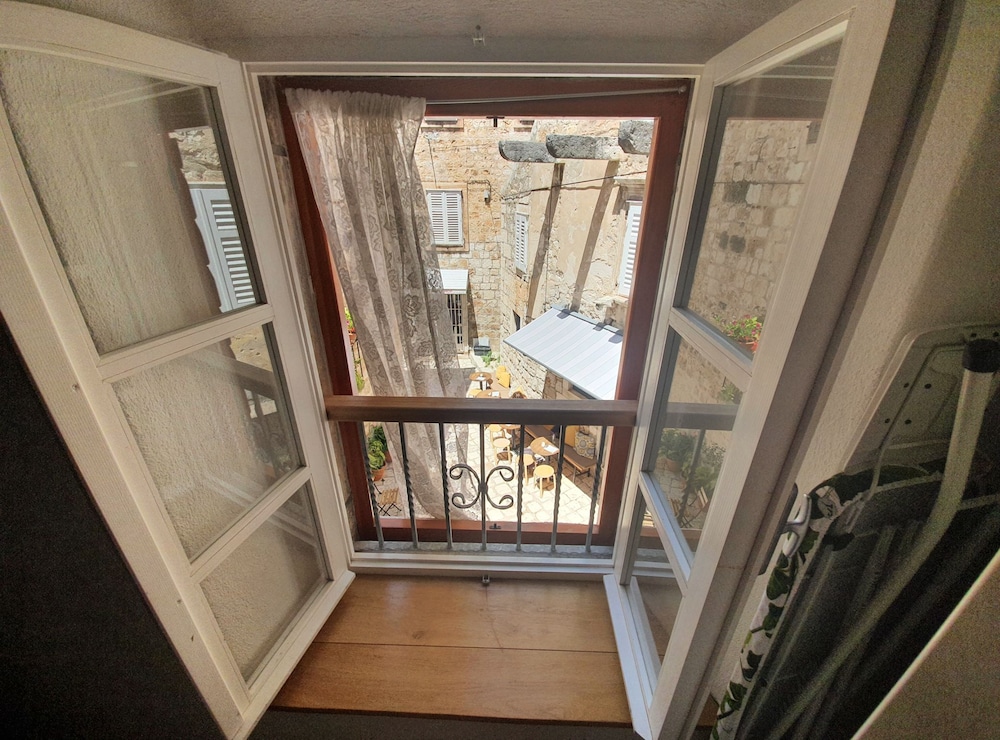 Cozy Nest Old Town Hvar Apartment
