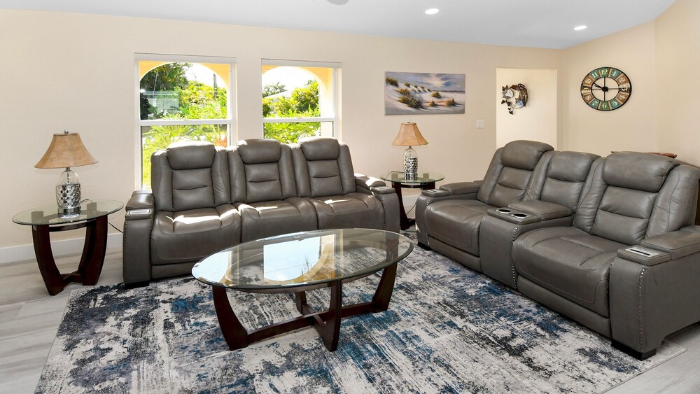 Just Chill Modern Canal Villa w Heated Pool